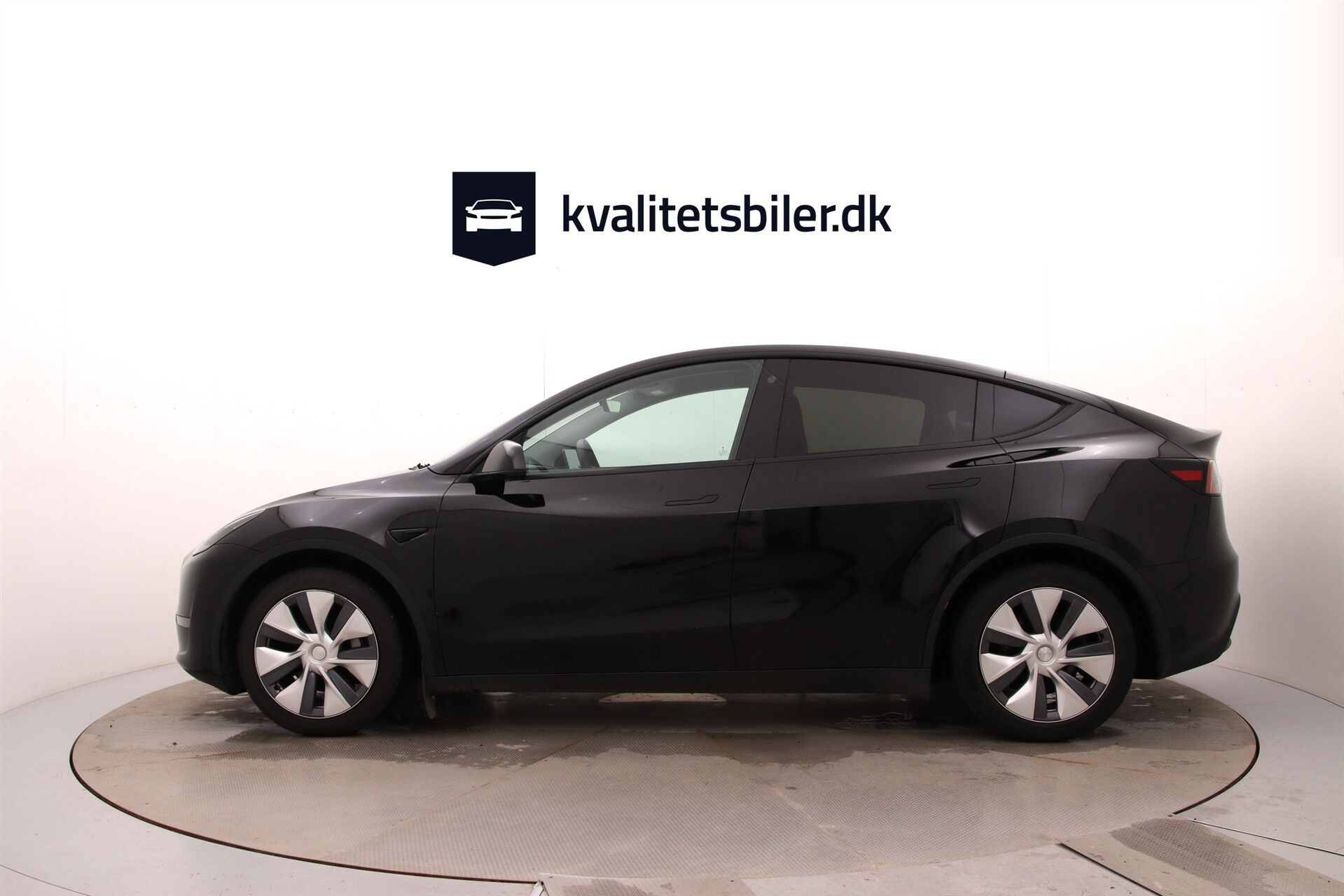 Sort Tesla Model Y fra 2023