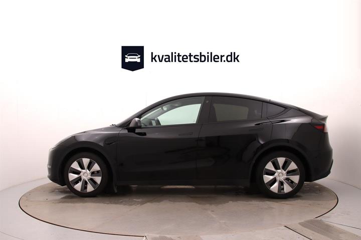 Sort Tesla Model Y fra 2023