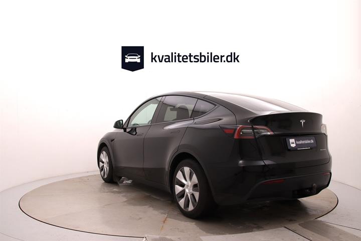 Sort Tesla Model Y fra 2023