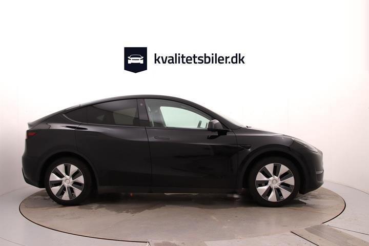 Sort Tesla Model Y fra 2023