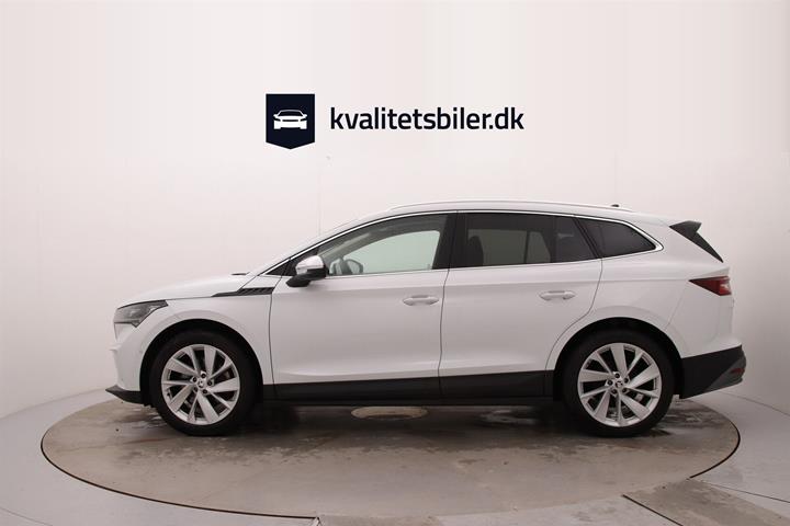 Hvid Skoda Enyaq fra 2023