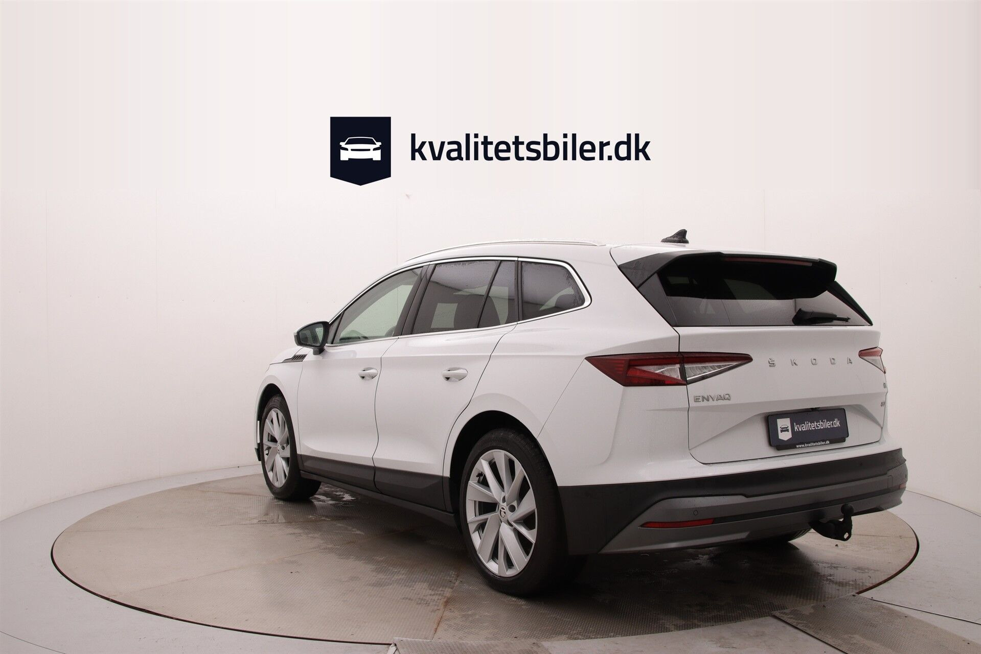 Hvid Skoda Enyaq fra 2023
