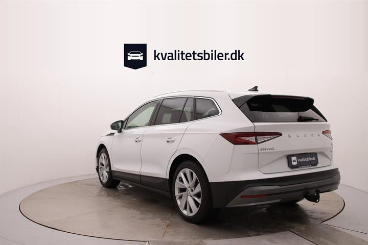 Hvid Skoda Enyaq fra 2023