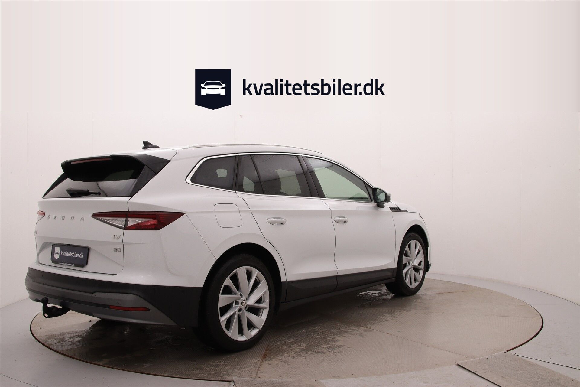 Hvid Skoda Enyaq fra 2023