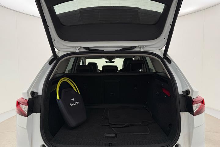 Hvid Skoda Enyaq fra 2023