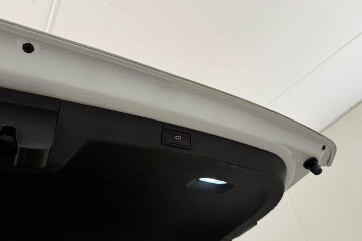 Hvid Skoda Enyaq fra 2023