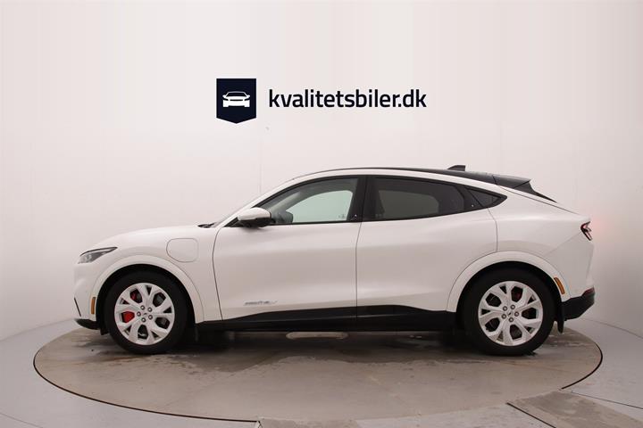 Hvid Ford Mustang Mach-E fra 2022