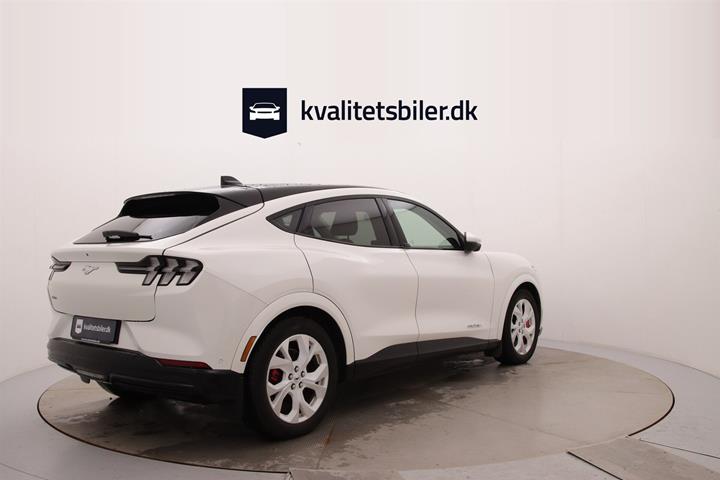 Hvid Ford Mustang Mach-E fra 2022
