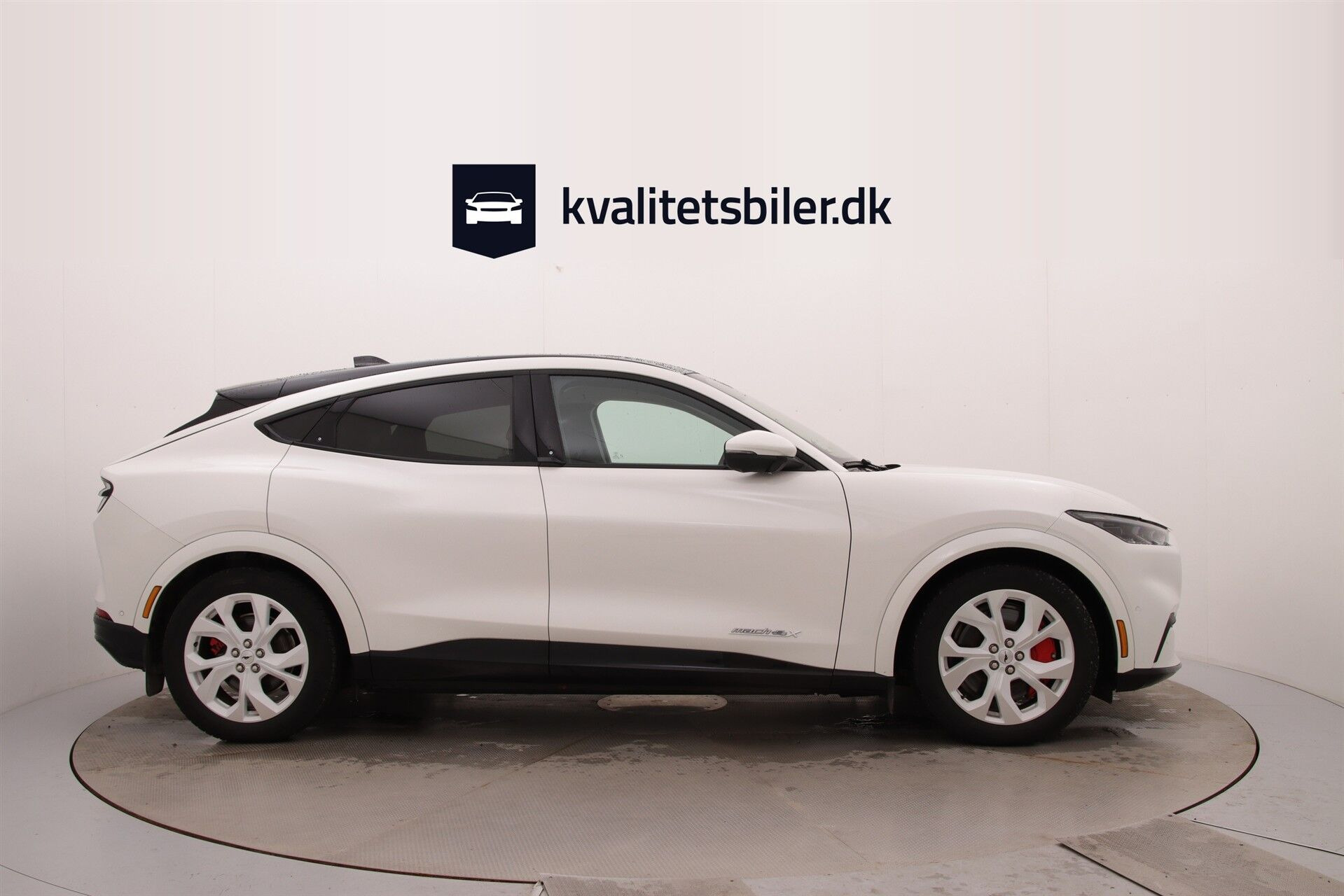 Hvid Ford Mustang Mach-E fra 2022