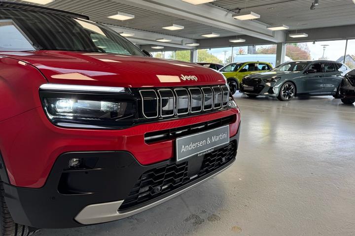 Rød Jeep Avenger fra 2025