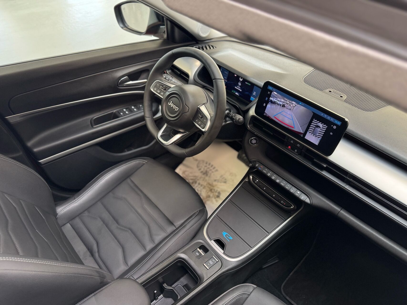 Rød Jeep Avenger fra 2025