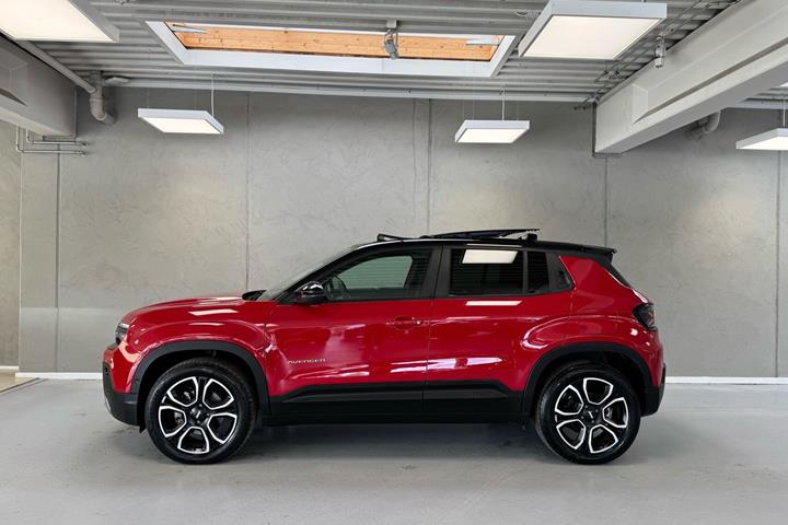 Rød Jeep Avenger fra 2025