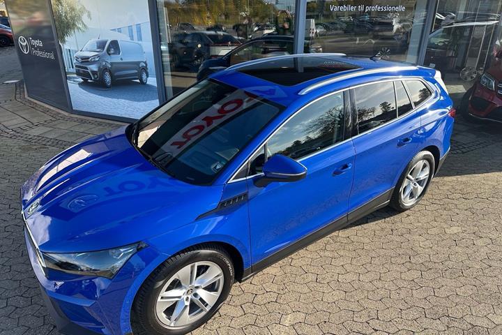 Blå Skoda Enyaq fra 2022