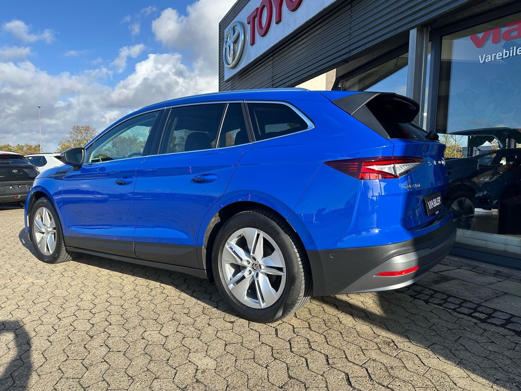 Blå Skoda Enyaq fra 2022