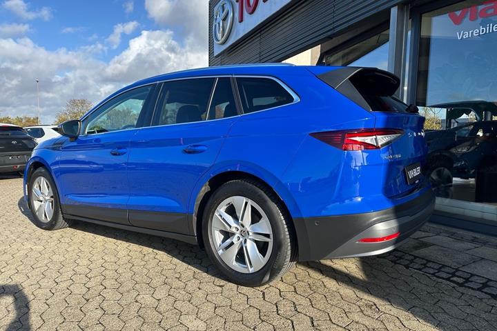 Blå Skoda Enyaq fra 2022