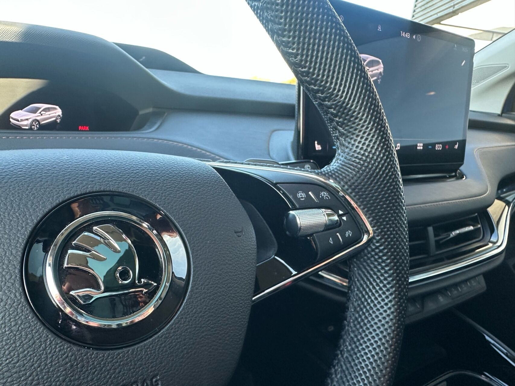 Blå Skoda Enyaq fra 2022