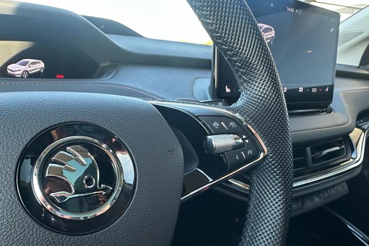 Blå Skoda Enyaq fra 2022