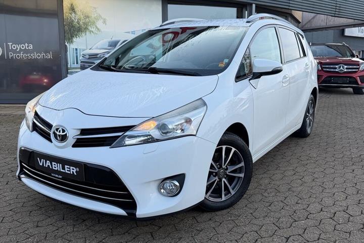 Hvid Toyota Verso fra 2015