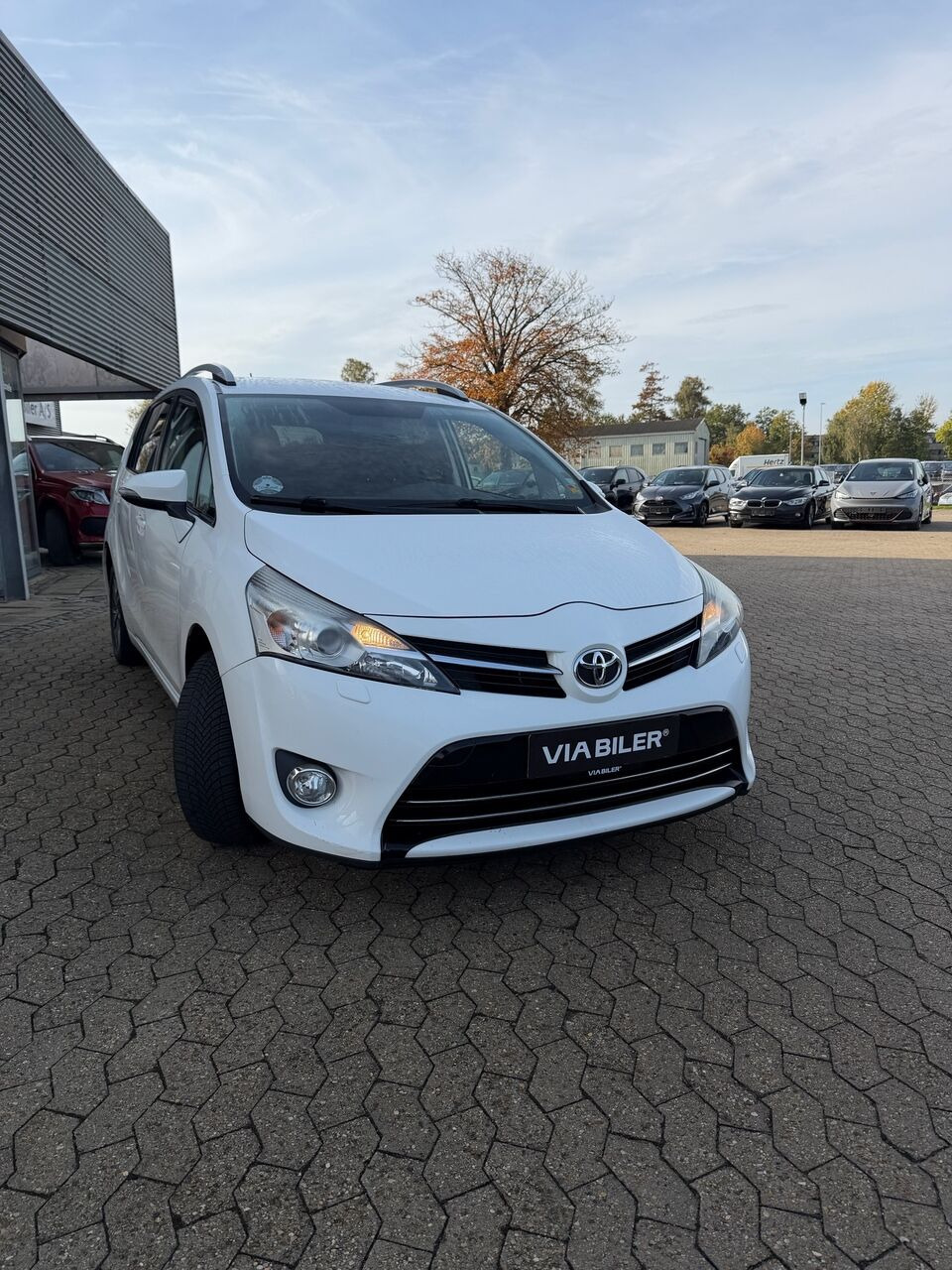 Hvid Toyota Verso fra 2015