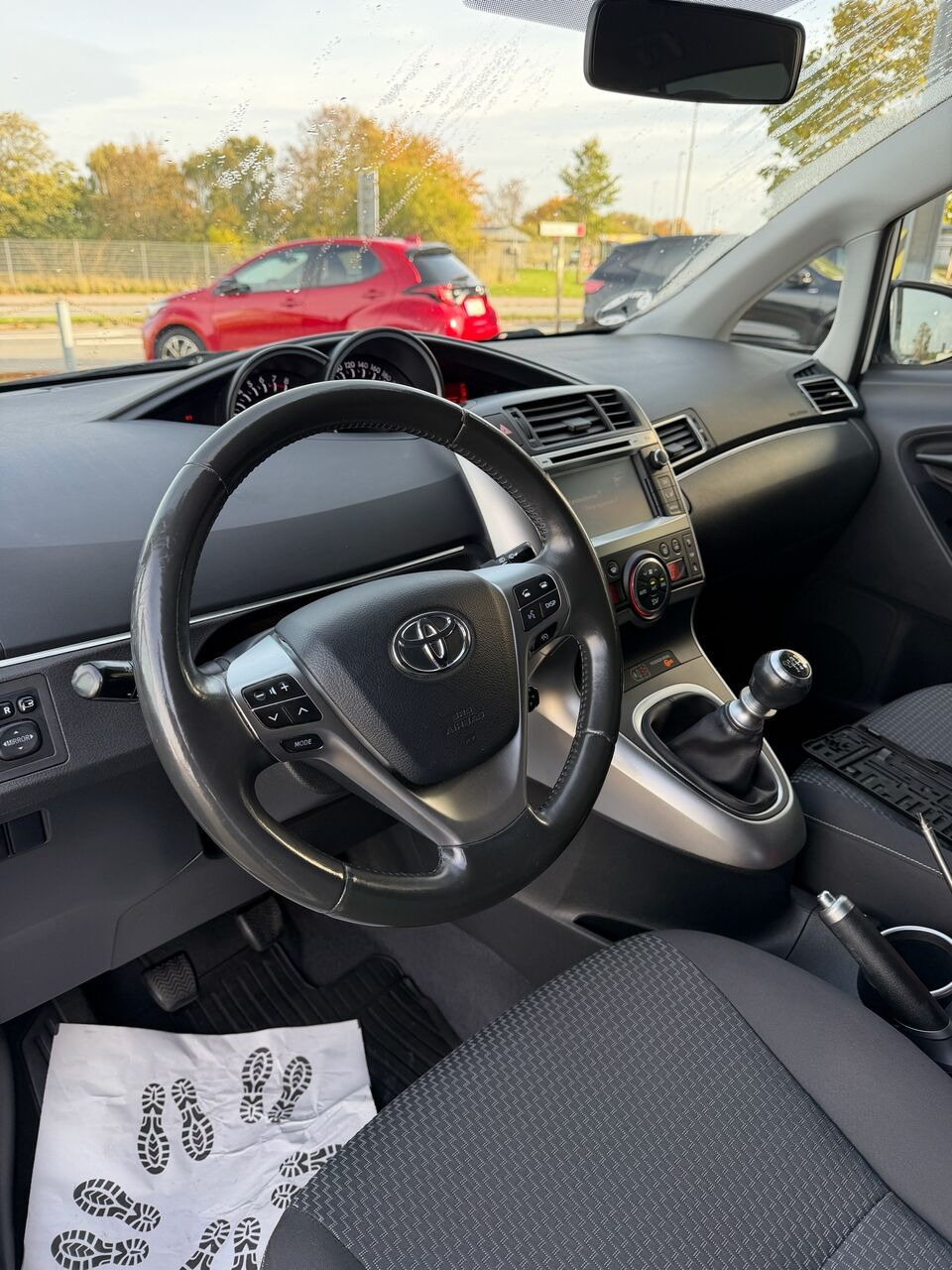 Hvid Toyota Verso fra 2015