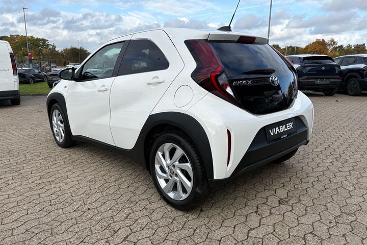 Hvid Toyota Aygo X fra 2022