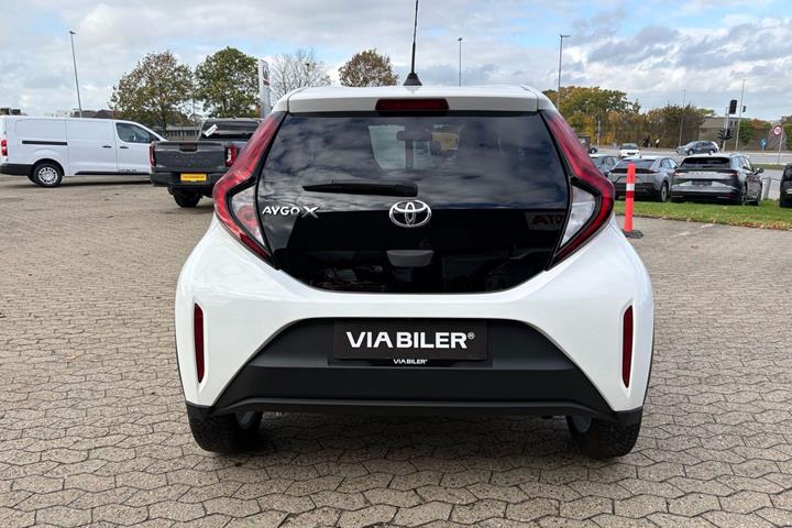 Hvid Toyota Aygo X fra 2022