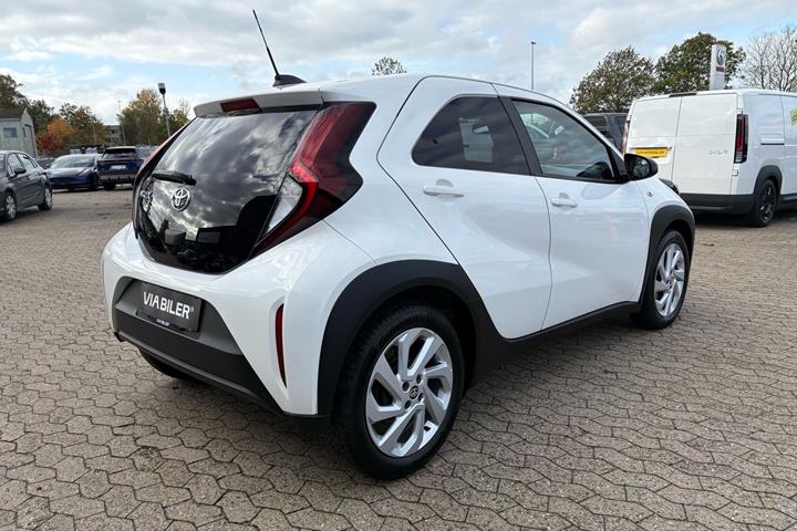 Hvid Toyota Aygo X fra 2022