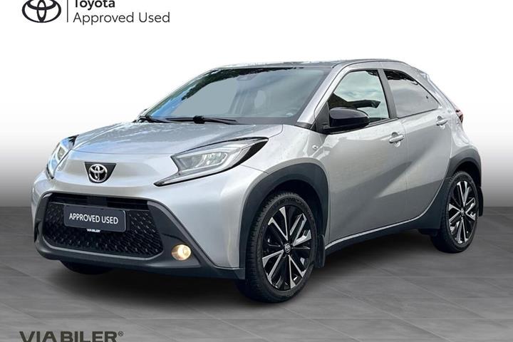 Sølv Toyota Aygo X fra 2022