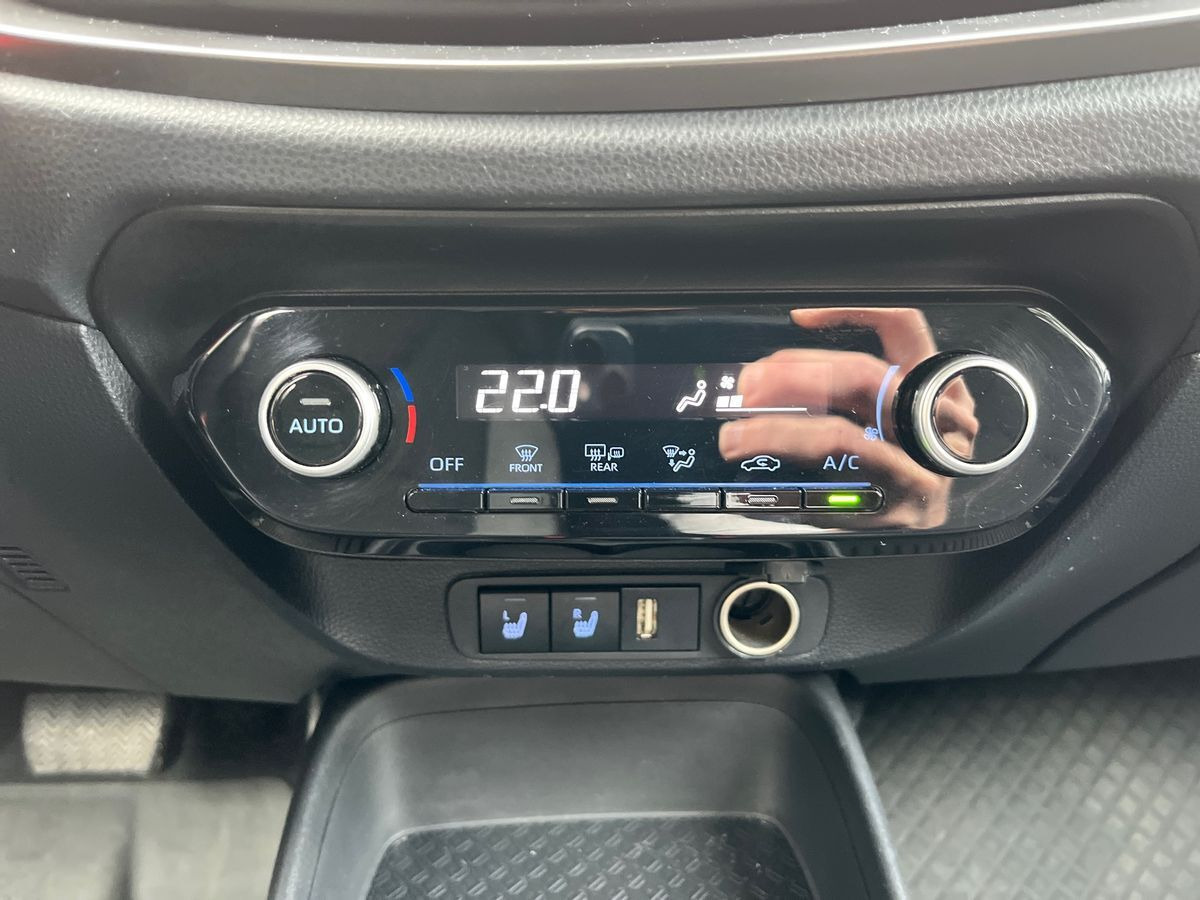 Sølv Toyota Aygo X fra 2022
