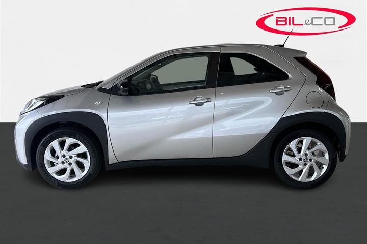 Sølv Toyota Aygo X fra 2024
