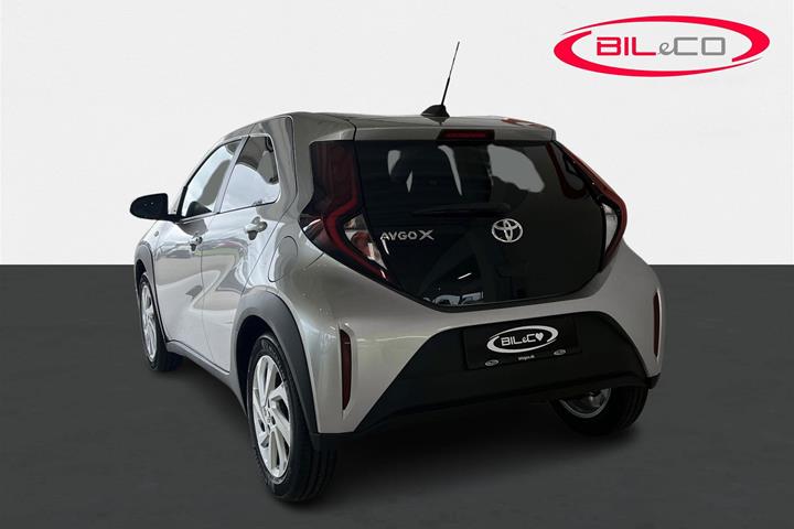 Sølv Toyota Aygo X fra 2024