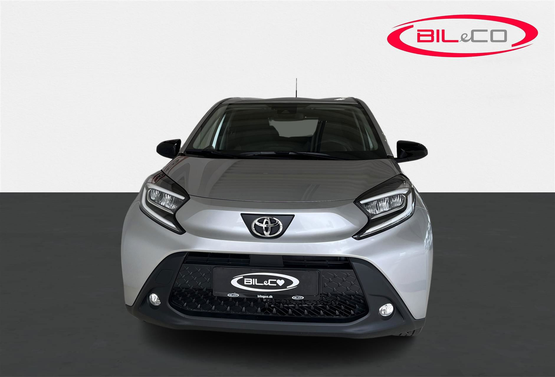 Sølv Toyota Aygo X fra 2024