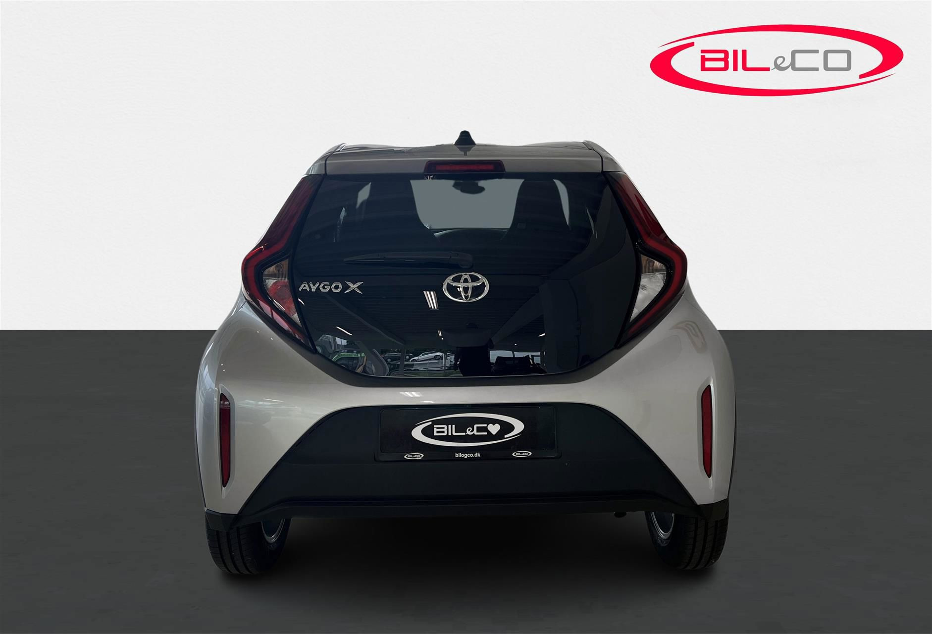 Sølv Toyota Aygo X fra 2024