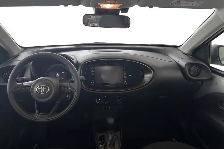 Sølv Toyota Aygo X fra 2024