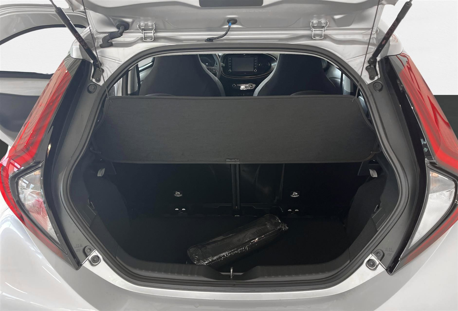 Sølv Toyota Aygo X fra 2024