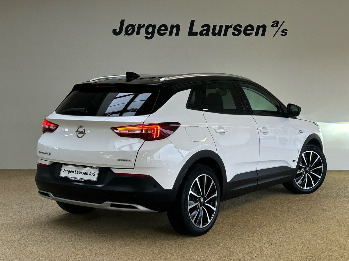 Hvid Opel Grandland X fra 2021