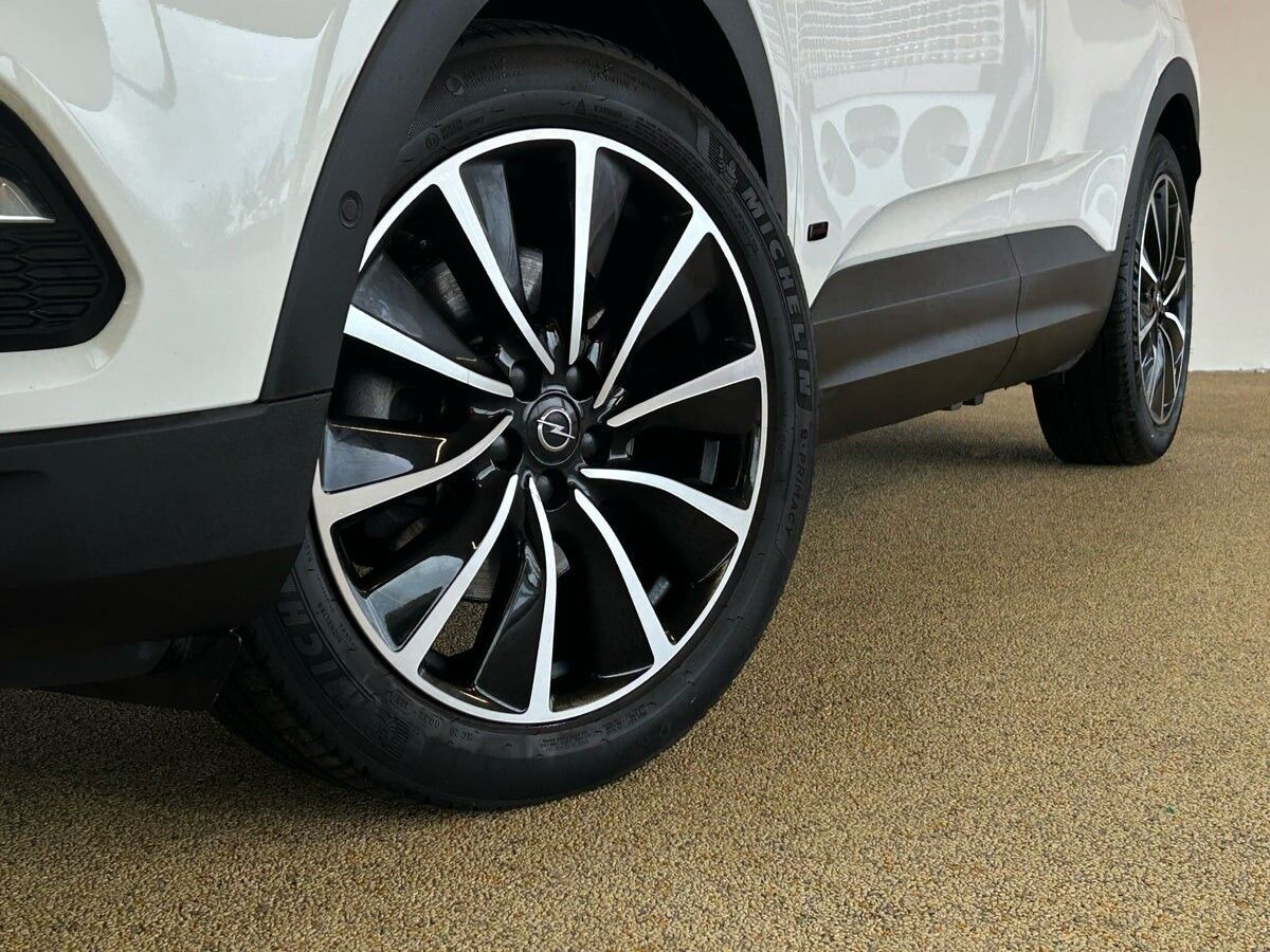 Hvid Opel Grandland X fra 2021