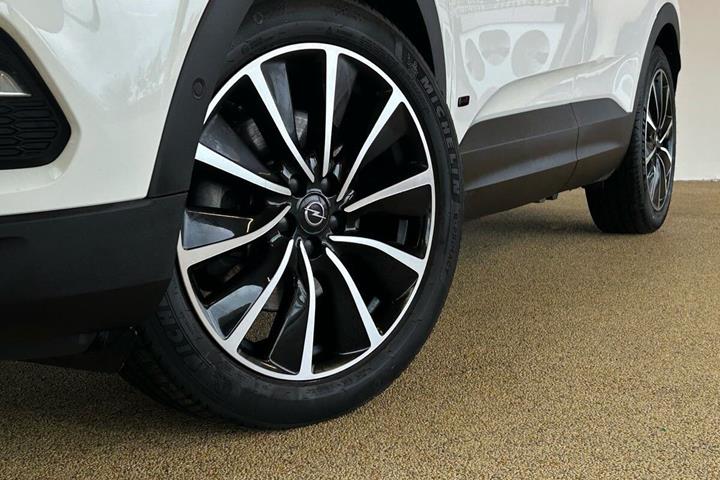 Hvid Opel Grandland X fra 2021