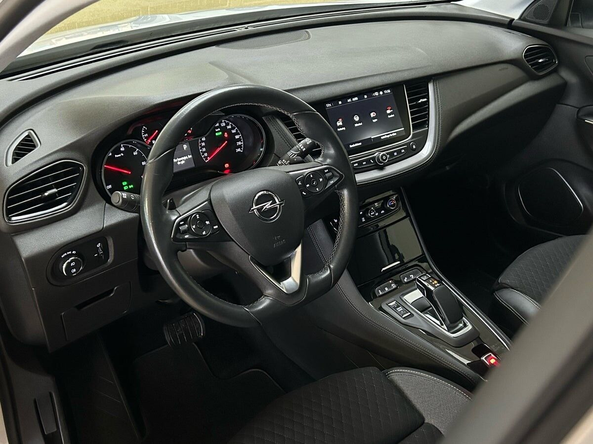 Hvid Opel Grandland X fra 2021
