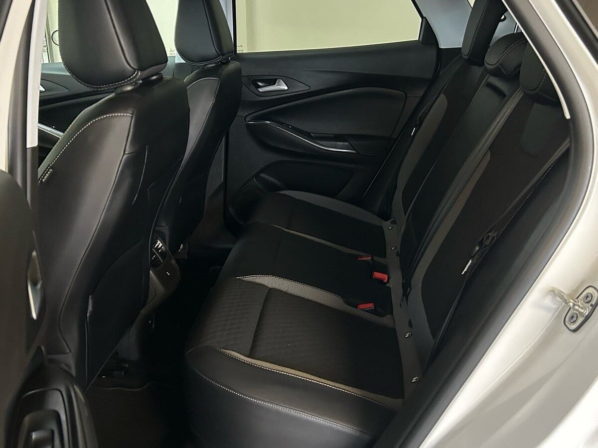 Hvid Opel Grandland X fra 2021