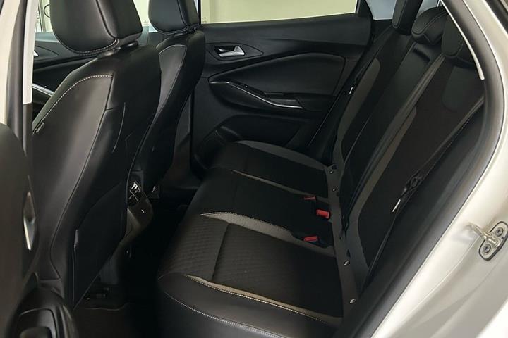 Hvid Opel Grandland X fra 2021