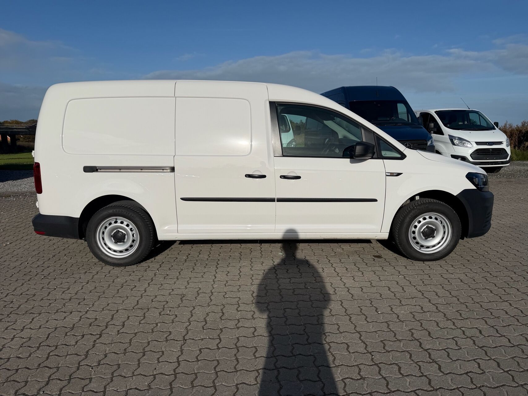 Hvid VW Caddy Maxi fra 2020