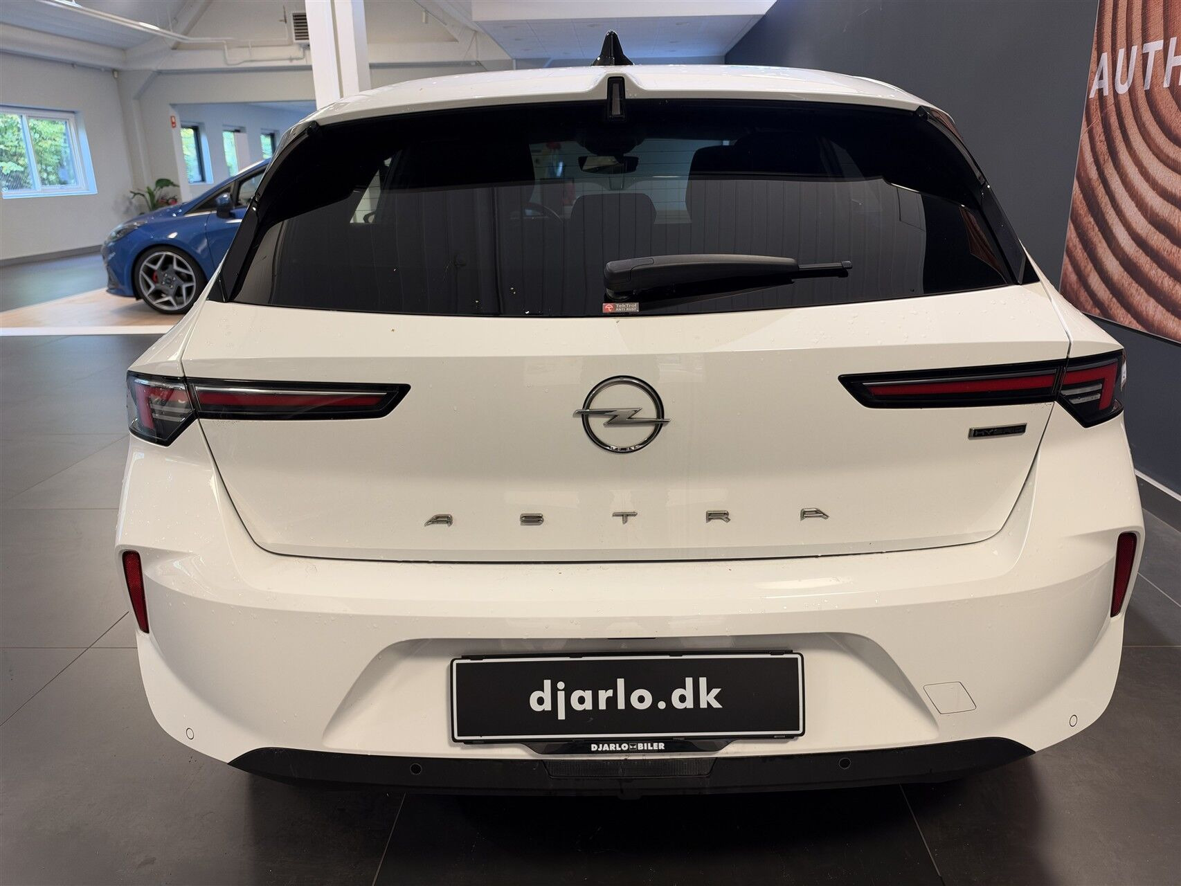 Hvid Opel Astra fra 2023