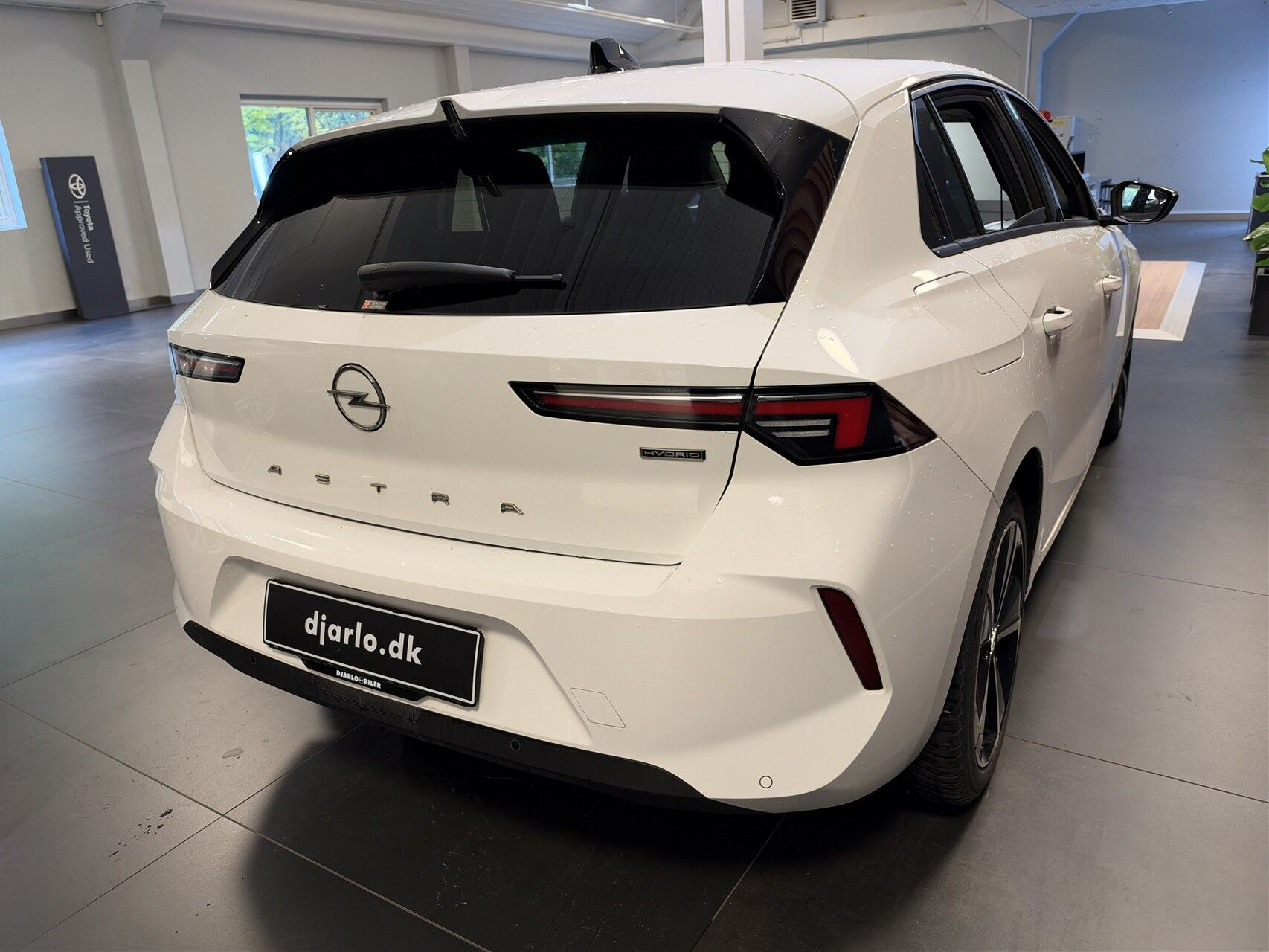 Hvid Opel Astra fra 2023
