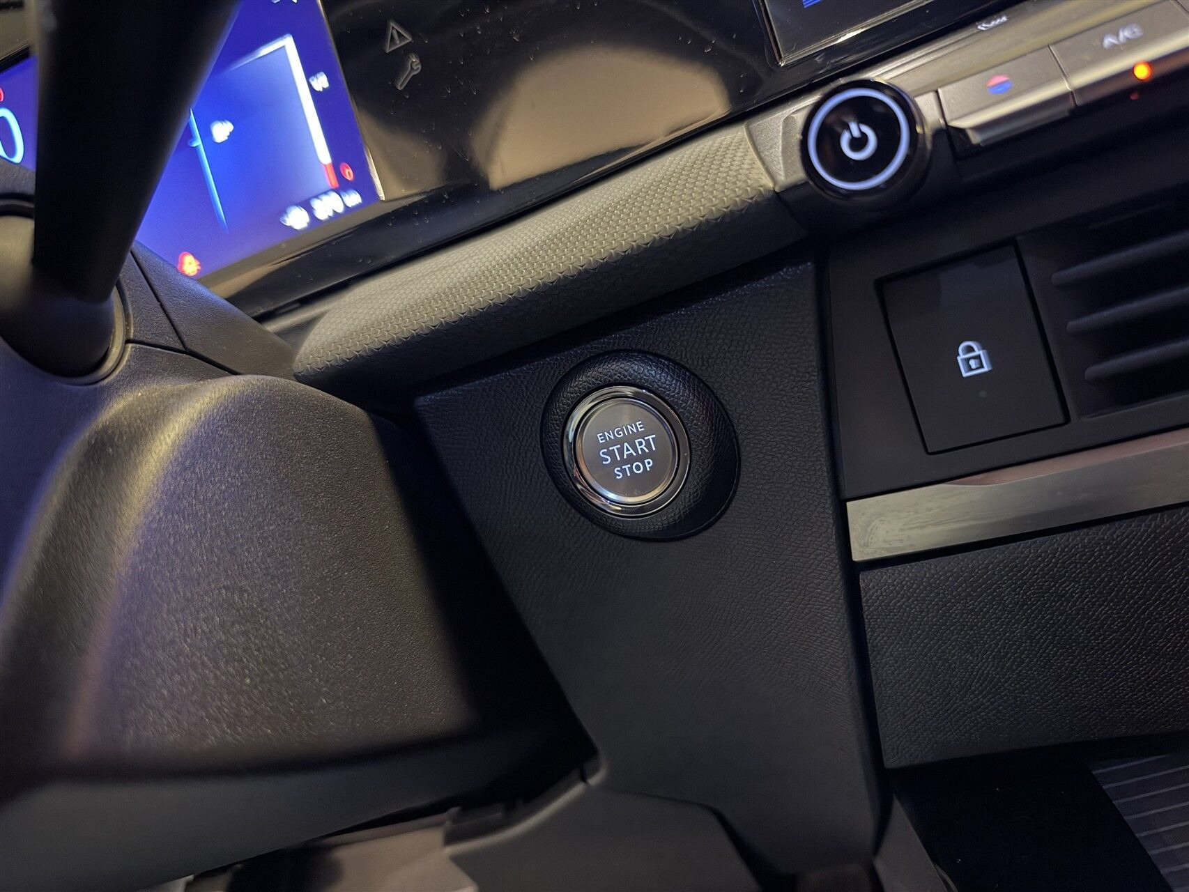 Hvid Opel Astra fra 2023