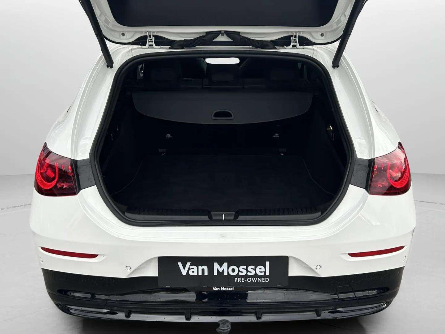 Hvid Mercedes CLA250+ fra 2026
