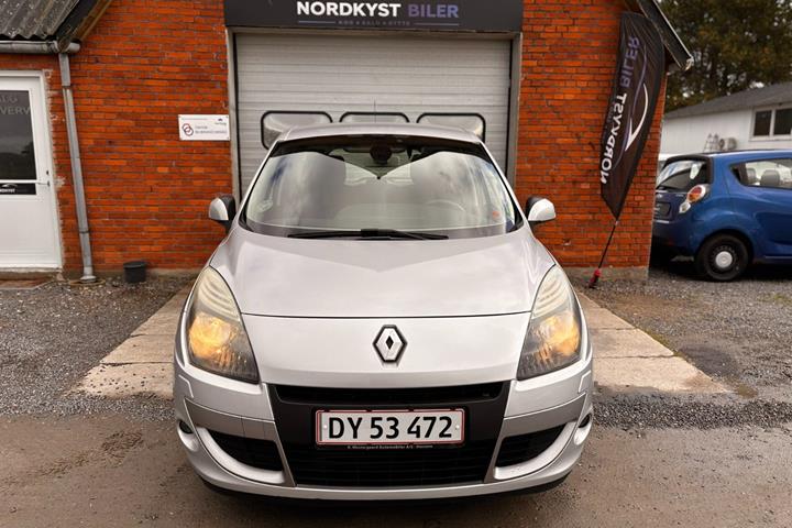 Sølv Renault Scenic III fra 2011