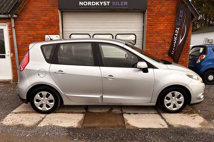 Sølv Renault Scenic III fra 2011