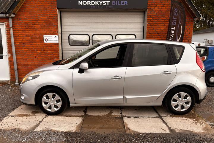Sølv Renault Scenic III fra 2011