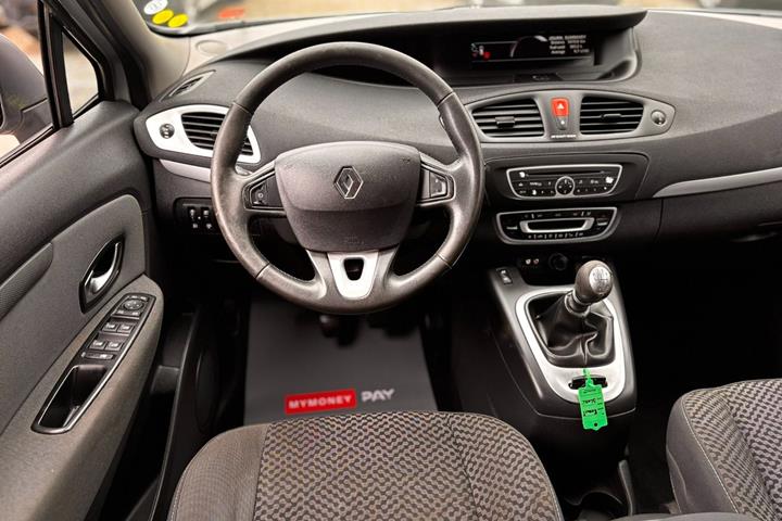 Sølv Renault Scenic III fra 2011
